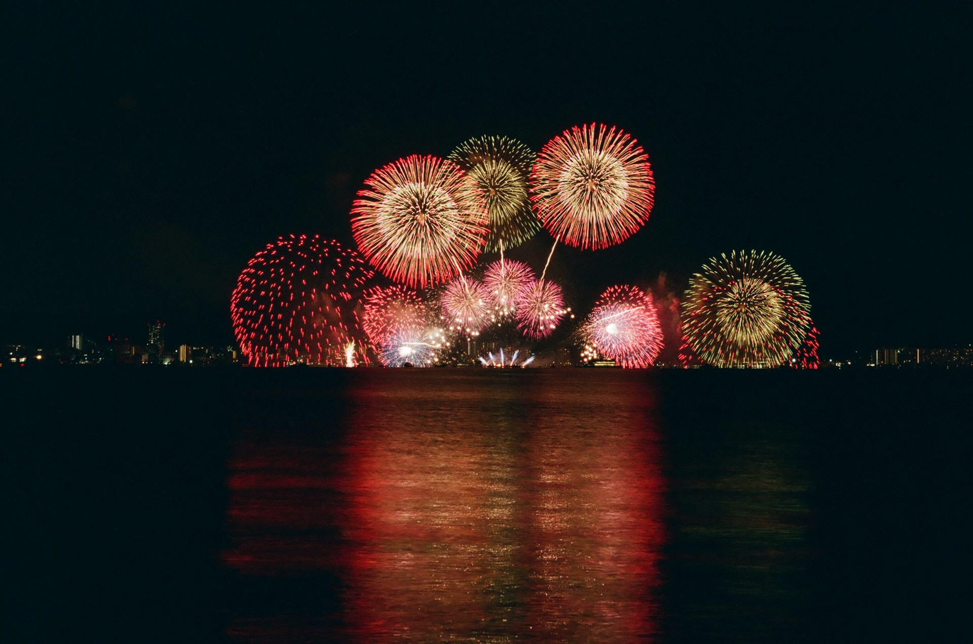 top_europe_season_summer_fireworks